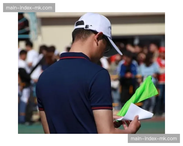 雨中进行的气垫跳高赛，张宝旭3.9米高度挑战引观众惊呼